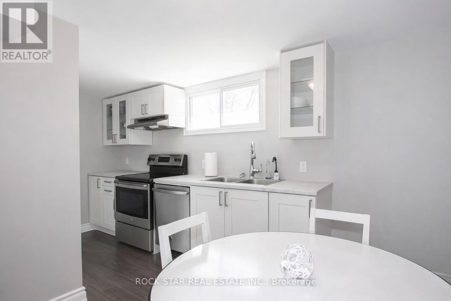 Lower - 17 Ridgeview Avenue, St. Catharines, Ontario  L2M 6B2 - Photo 3 - X12816162