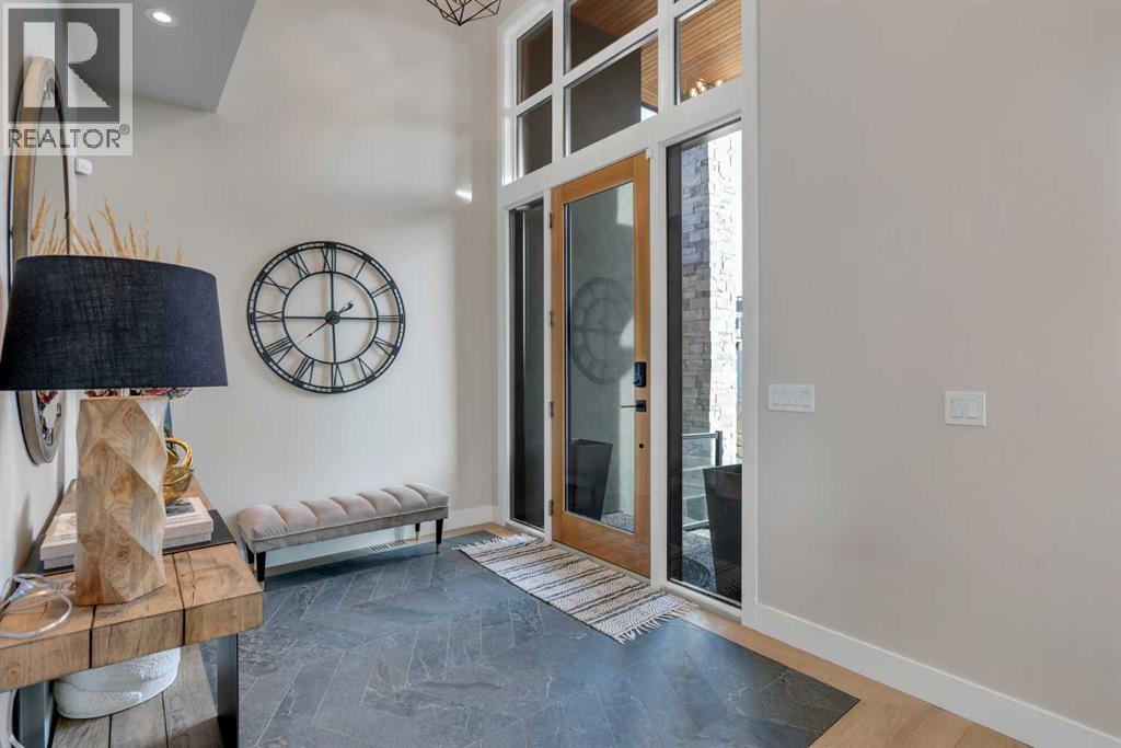 100 Elkton Close Sw, Calgary, Alberta  T3H 1W6 - Photo 2 - A2284990