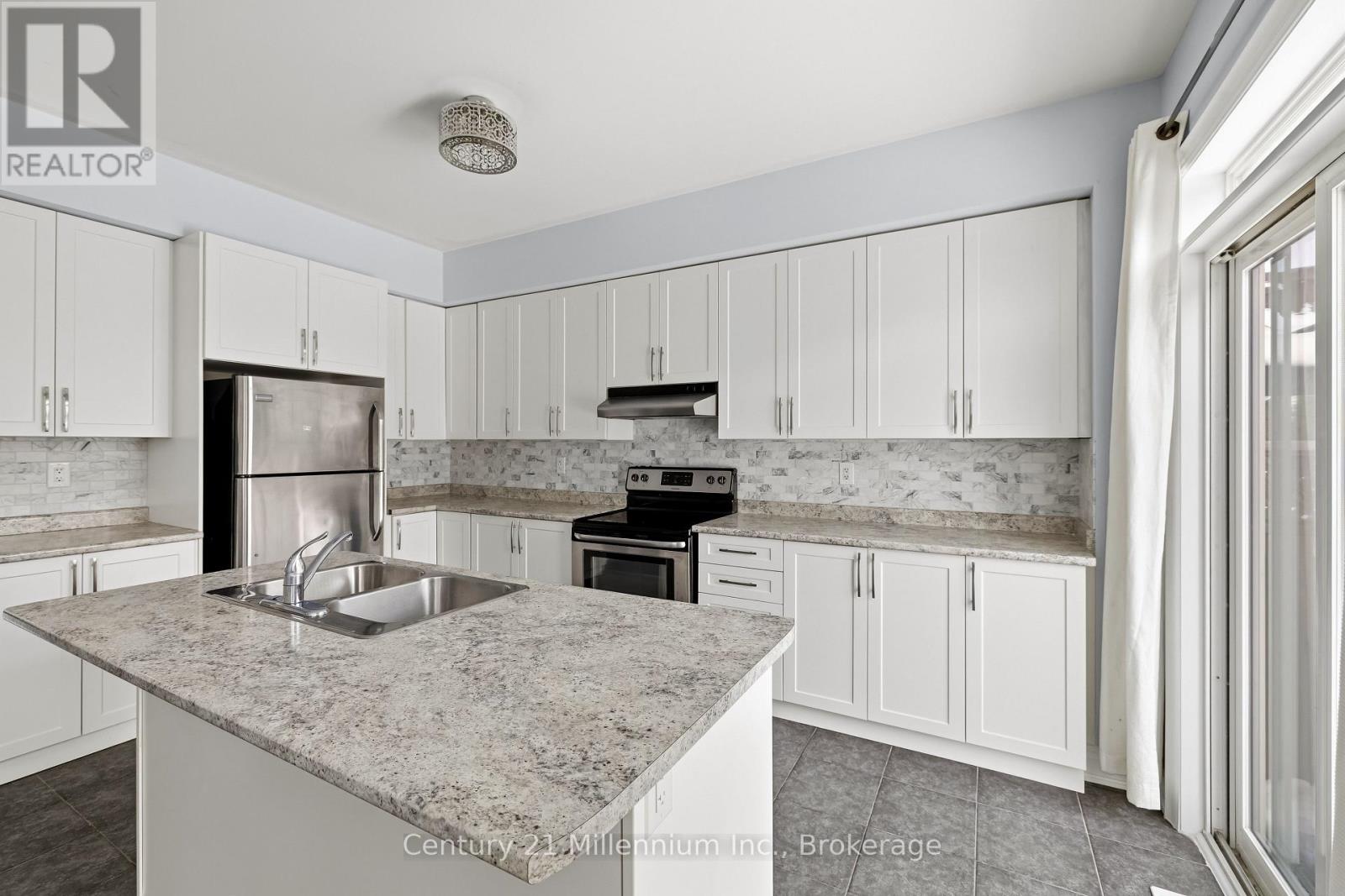 110 Sandy Coast Crescent, Wasaga Beach, Ontario  L9Z 0G1 - Photo 9 - S12816296