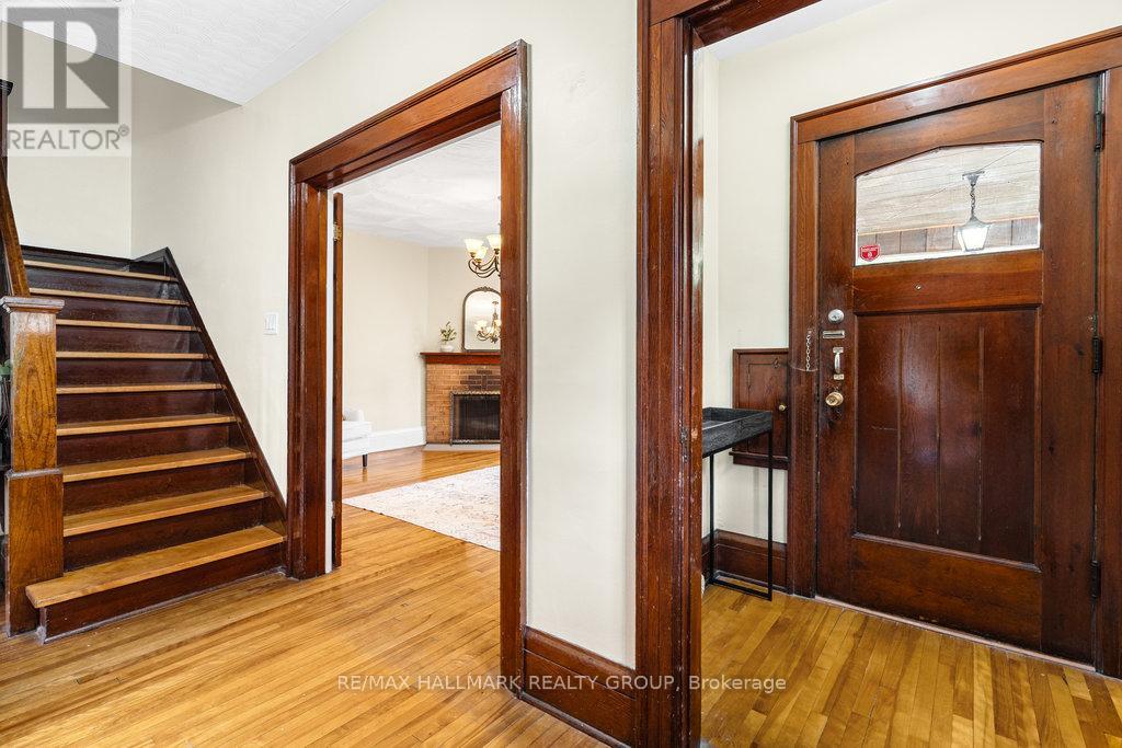 386-388 First Avenue, Ottawa, Ontario  K1S 2H1 - Photo 3 - X12816362