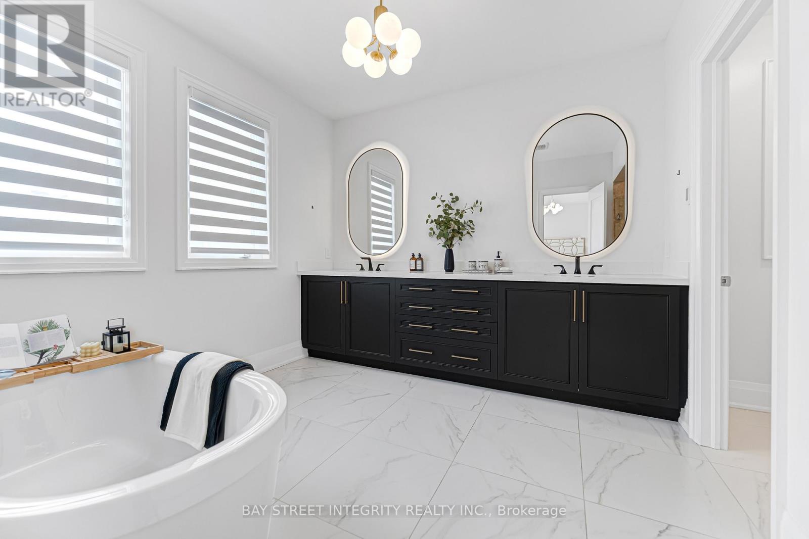 118 Milky Way Drive, Richmond Hill, Ontario  L4C 4M8 - Photo 17 - N12809798