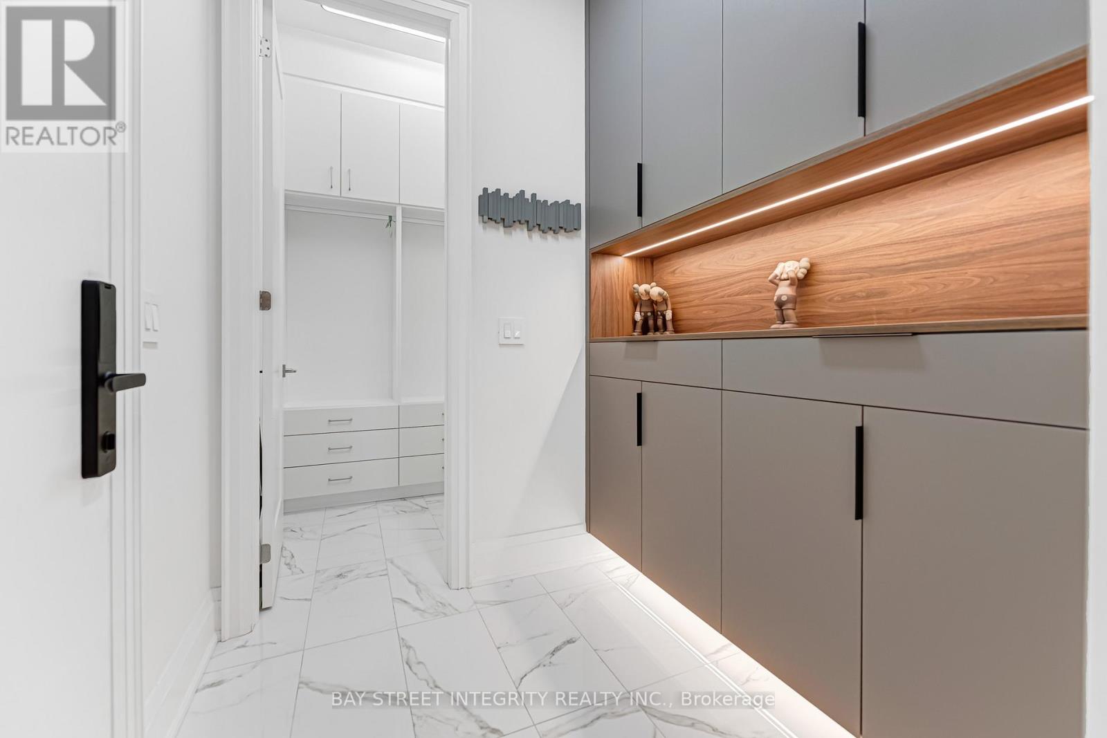 118 Milky Way Drive, Richmond Hill, Ontario  L4C 4M8 - Photo 7 - N12809798