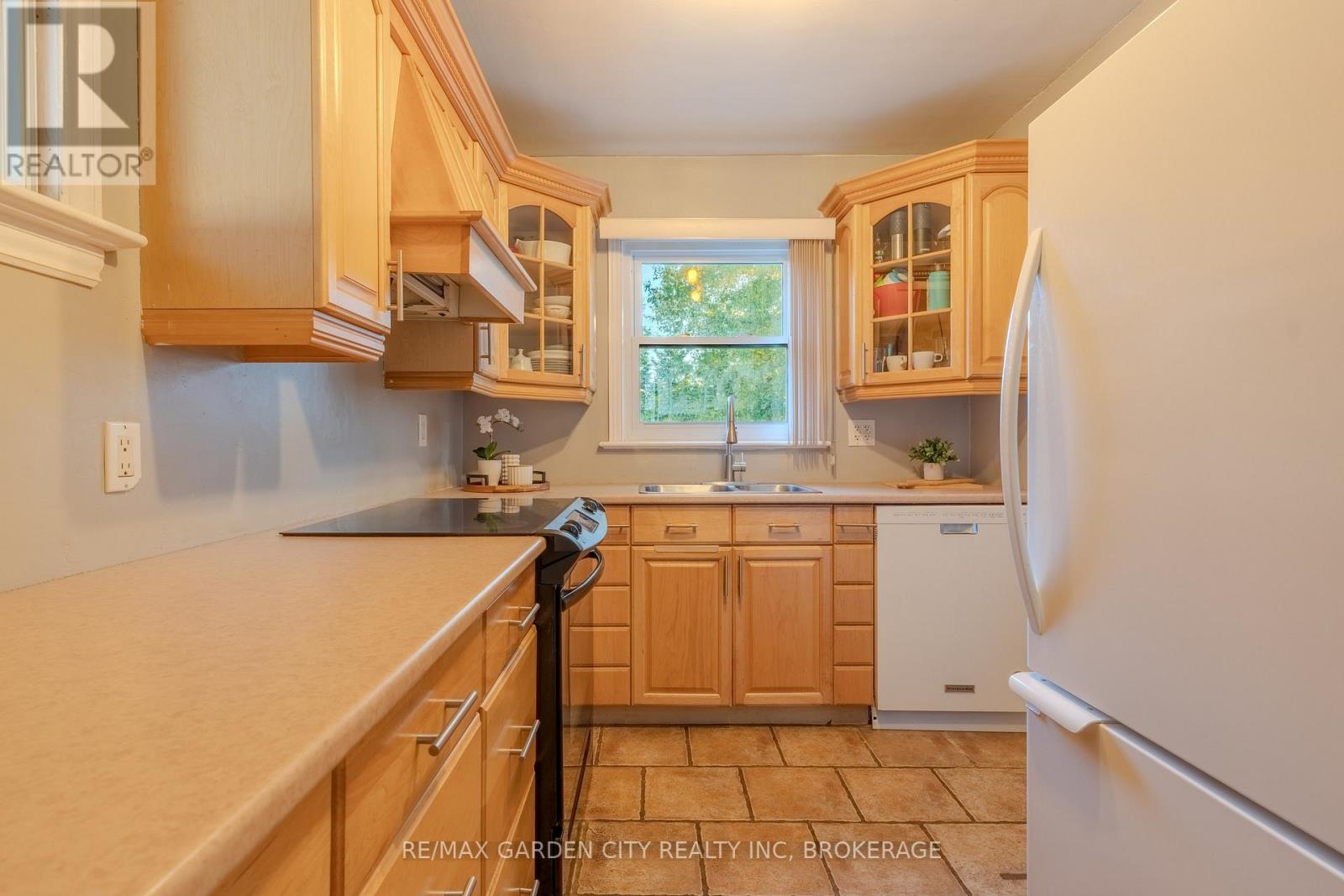 201 Thorold Road, Welland, Ontario L3C 3V9 - Photo 11 - X12816340