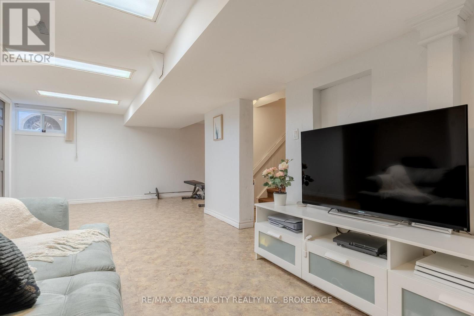 201 Thorold Road, Welland, Ontario L3C 3V9 - Photo 24 - X12816340