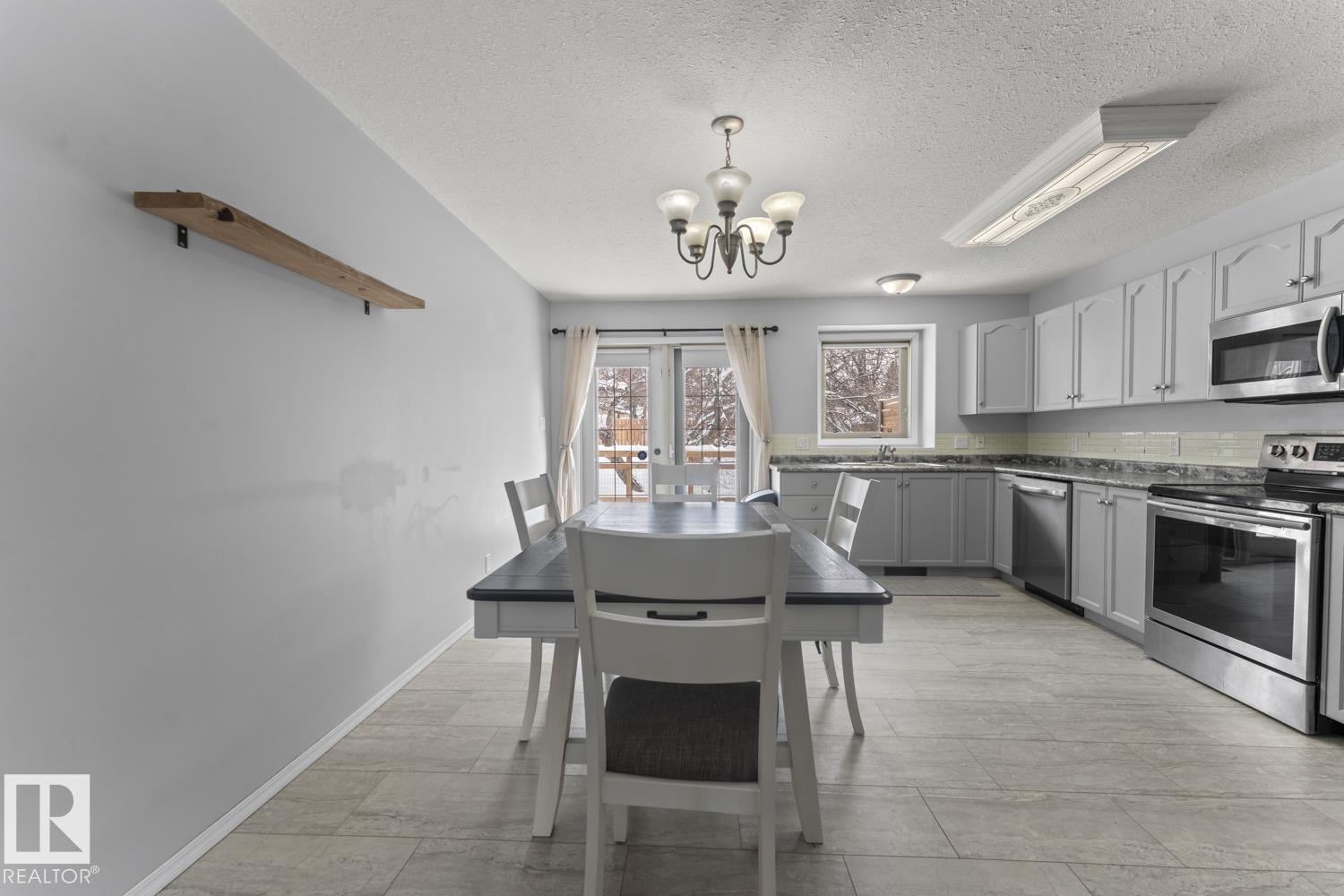 1006 11 St, Cold Lake, Alberta  T9M 1J1 - Photo 3 - E4474490