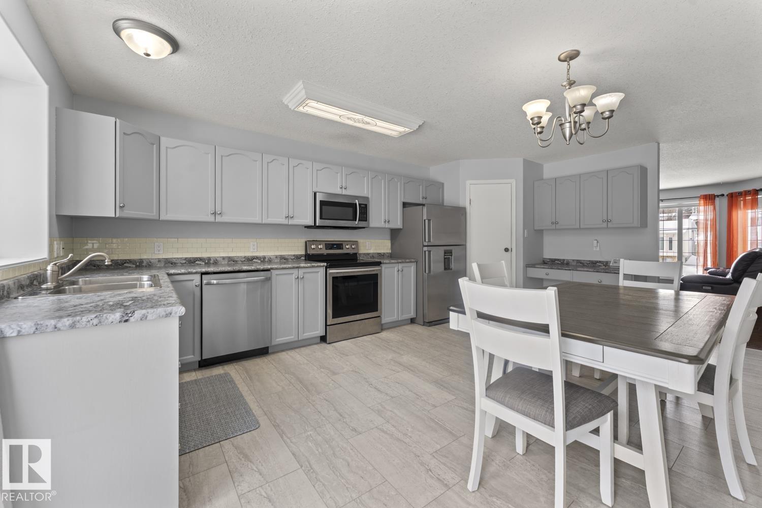 1006 11 St, Cold Lake, Alberta  T9M 1J1 - Photo 7 - E4474490