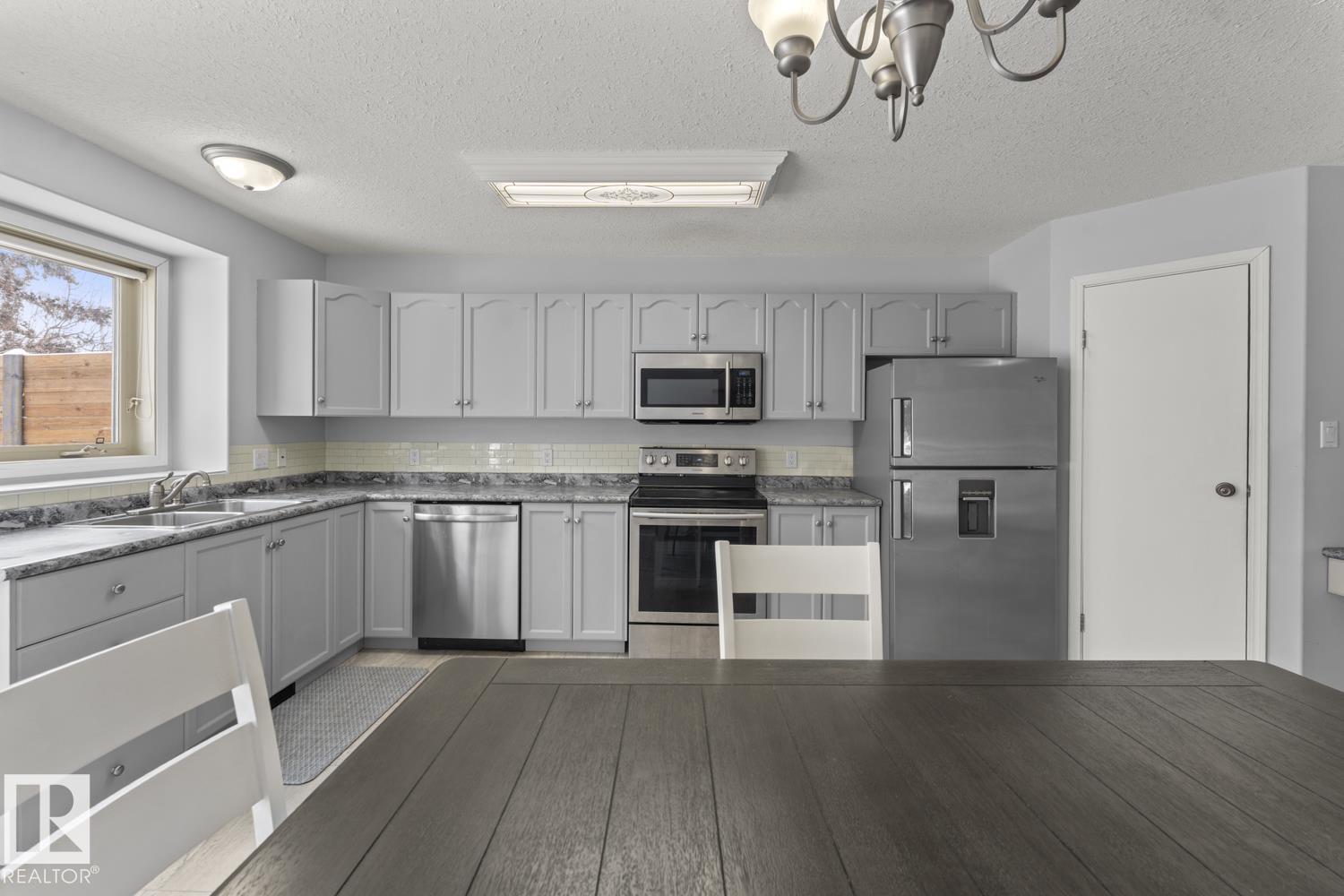 1006 11 St, Cold Lake, Alberta  T9M 1J1 - Photo 8 - E4474490