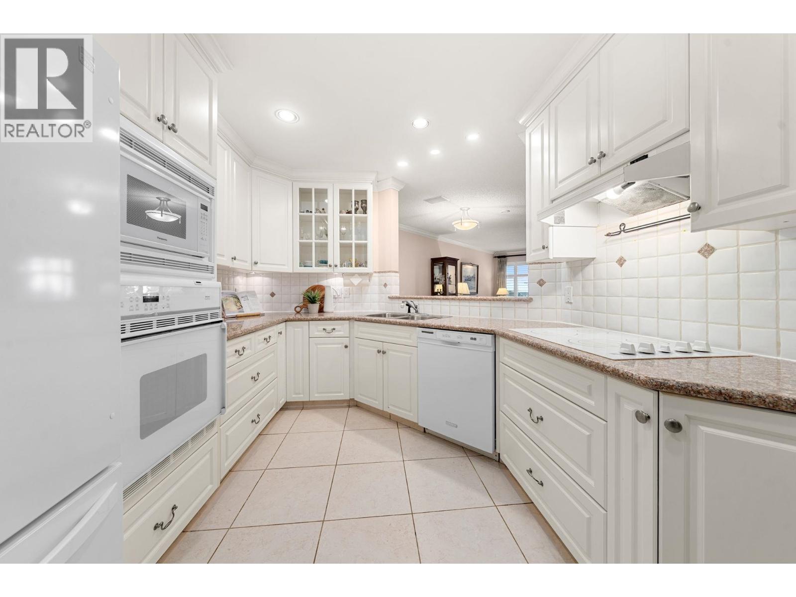 212 2800 Chesterfield Avenue, North Vancouver, British Columbia  V7N 4M1 - Photo 15 - R3093089