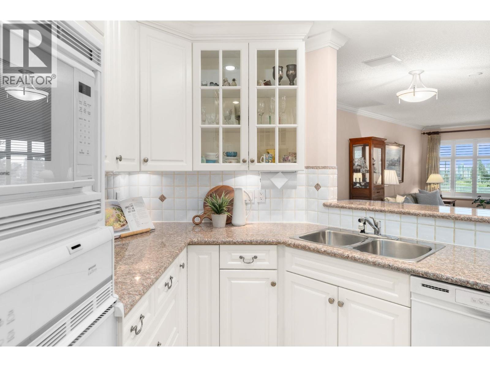 212 2800 Chesterfield Avenue, North Vancouver, British Columbia  V7N 4M1 - Photo 16 - R3093089