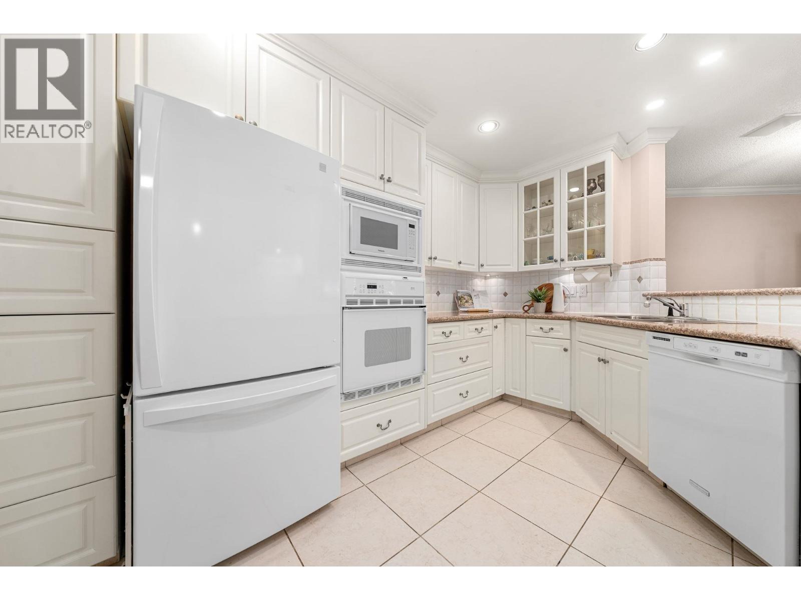 212 2800 Chesterfield Avenue, North Vancouver, British Columbia  V7N 4M1 - Photo 17 - R3093089