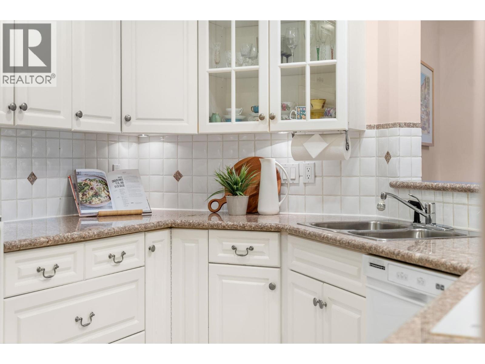 212 2800 Chesterfield Avenue, North Vancouver, British Columbia  V7N 4M1 - Photo 19 - R3093089