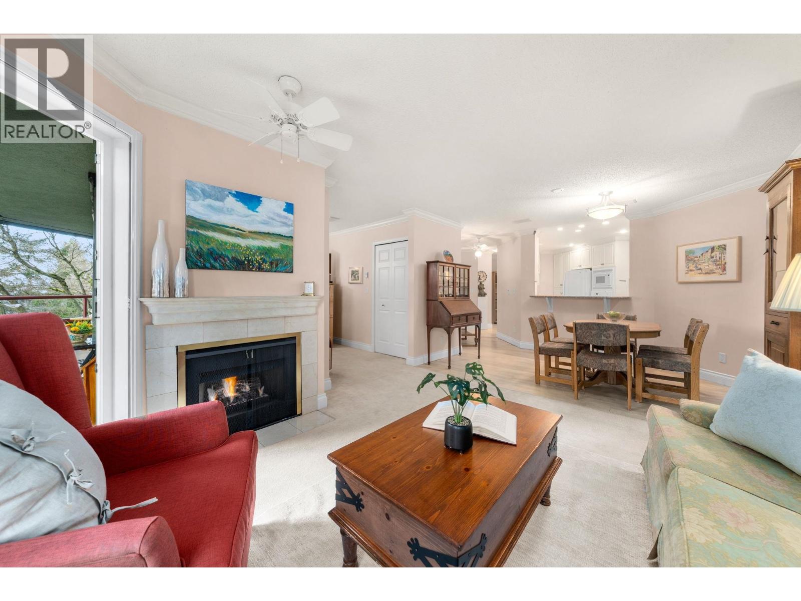 212 2800 Chesterfield Avenue, North Vancouver, British Columbia  V7N 4M1 - Photo 2 - R3093089