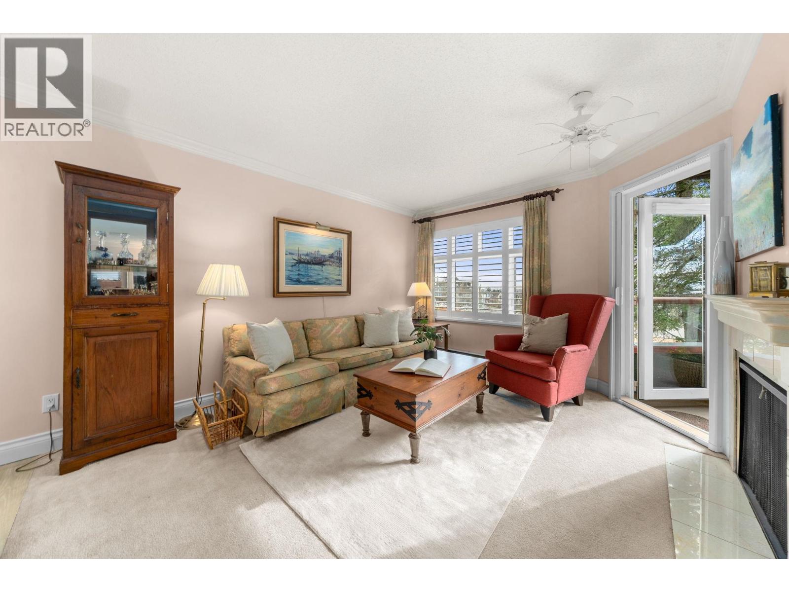 212 2800 Chesterfield Avenue, North Vancouver, British Columbia  V7N 4M1 - Photo 3 - R3093089