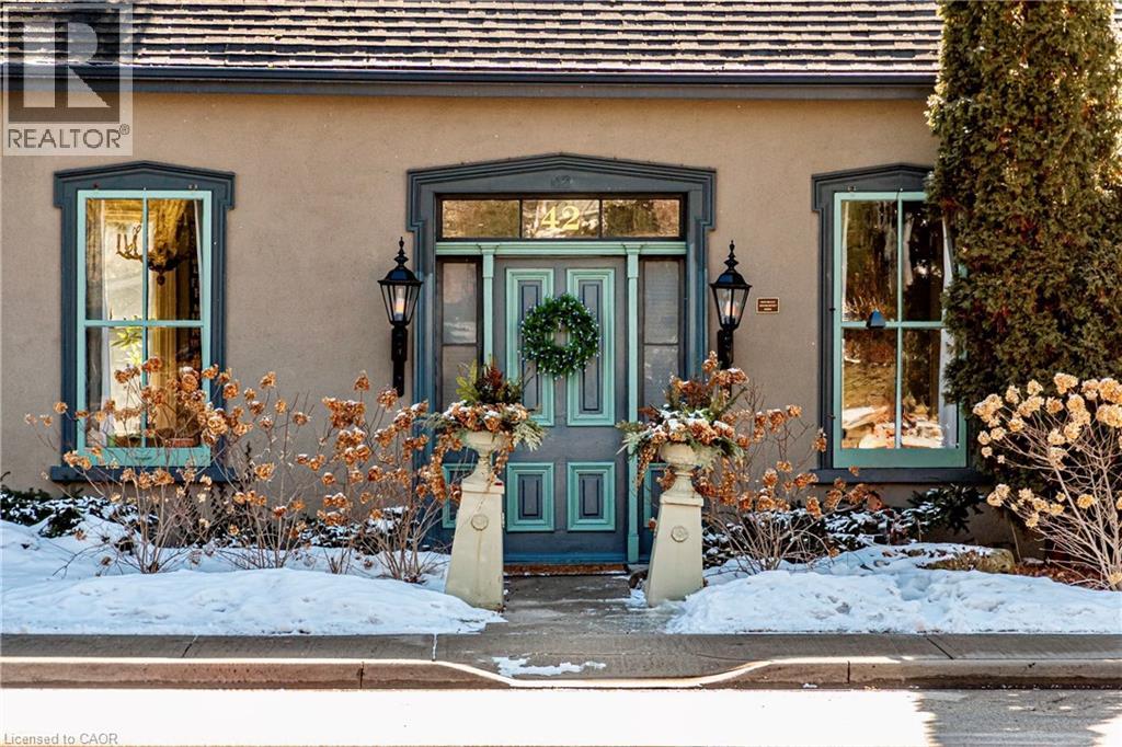 42 MELVILLE Street, Dundas, Ontario