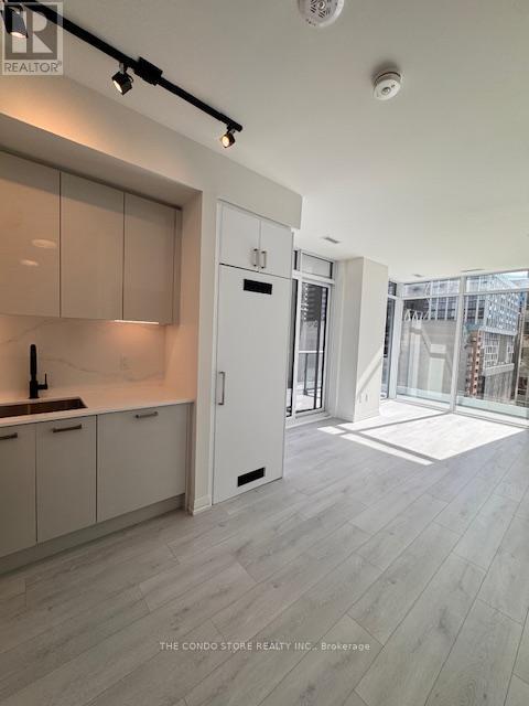 904 - 280 Dundas Street W, Toronto (Kensington-Chinatown), Ontario  M5T 1G2 - Photo 2 - C12816356