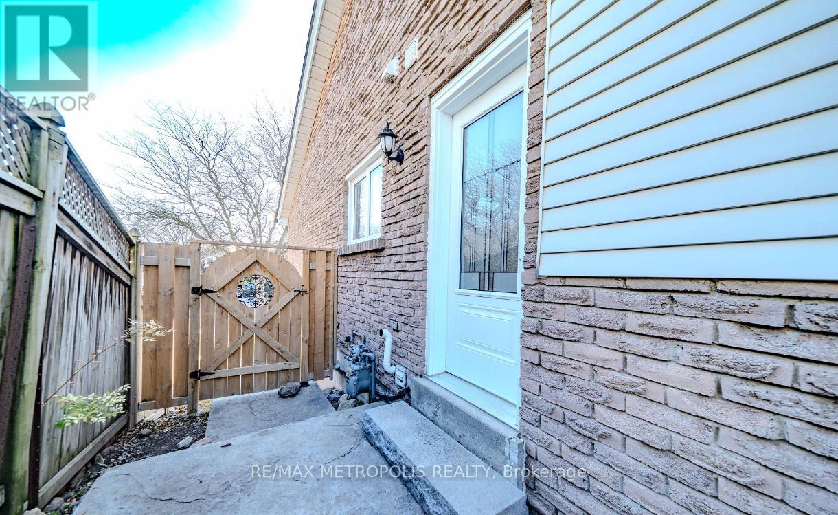 Lower - 378 Daytona Court, Oshawa (Samac), Ontario  L1K 1H9 - Photo 2 - E12816354