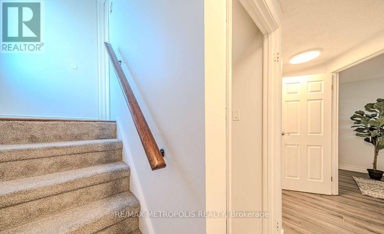 Lower - 378 Daytona Court, Oshawa (Samac), Ontario  L1K 1H9 - Photo 4 - E12816354