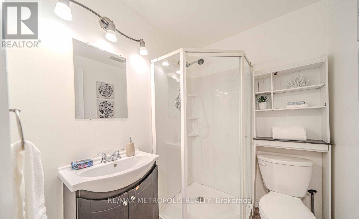 Lower - 378 Daytona Court, Oshawa (Samac), Ontario  L1K 1H9 - Photo 8 - E12816354