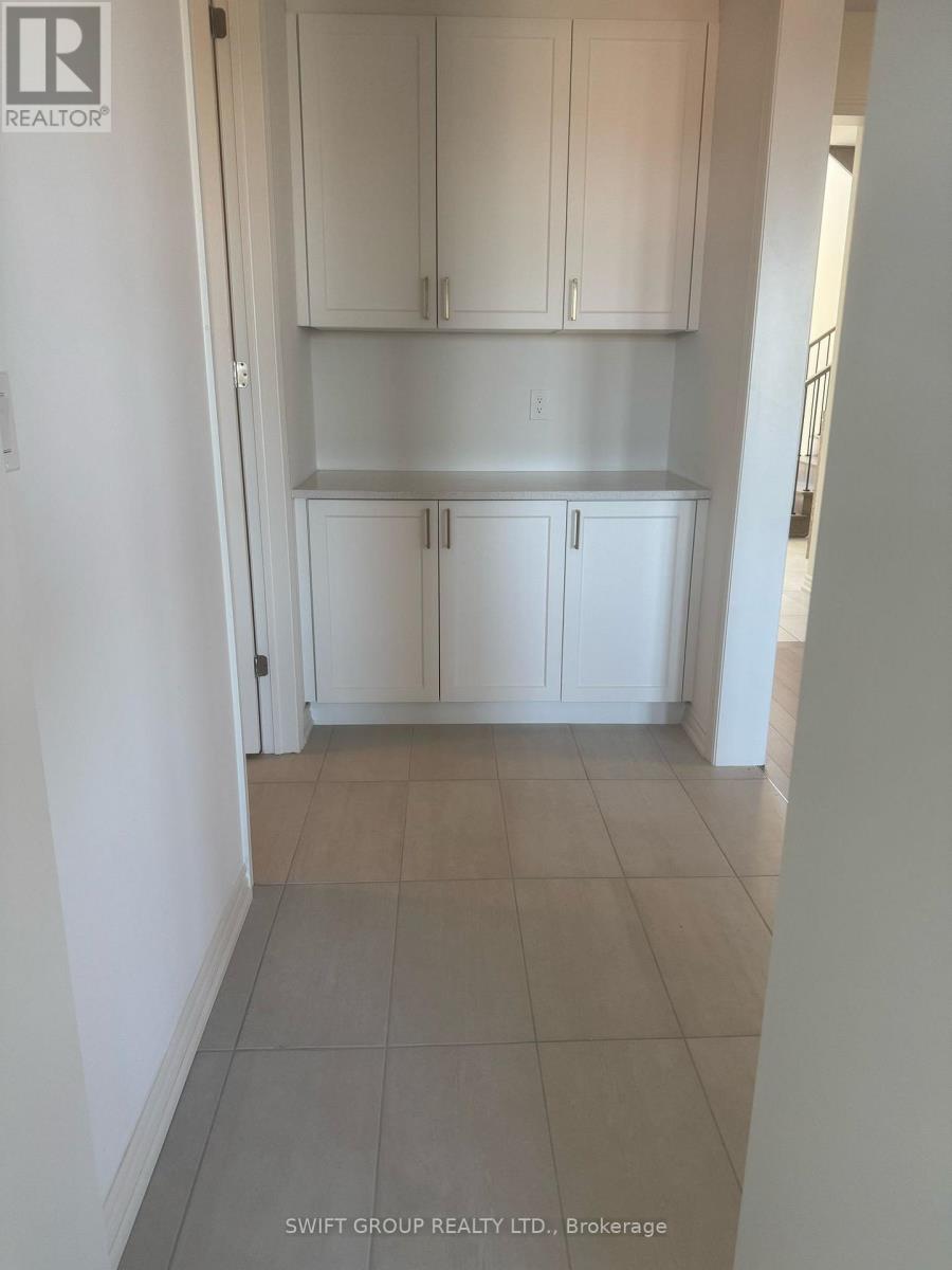 8 Bluebird Boulevard, Adjala-Tosorontio (Colgan), Ontario  L0G 1W0 - Photo 6 - N12816370