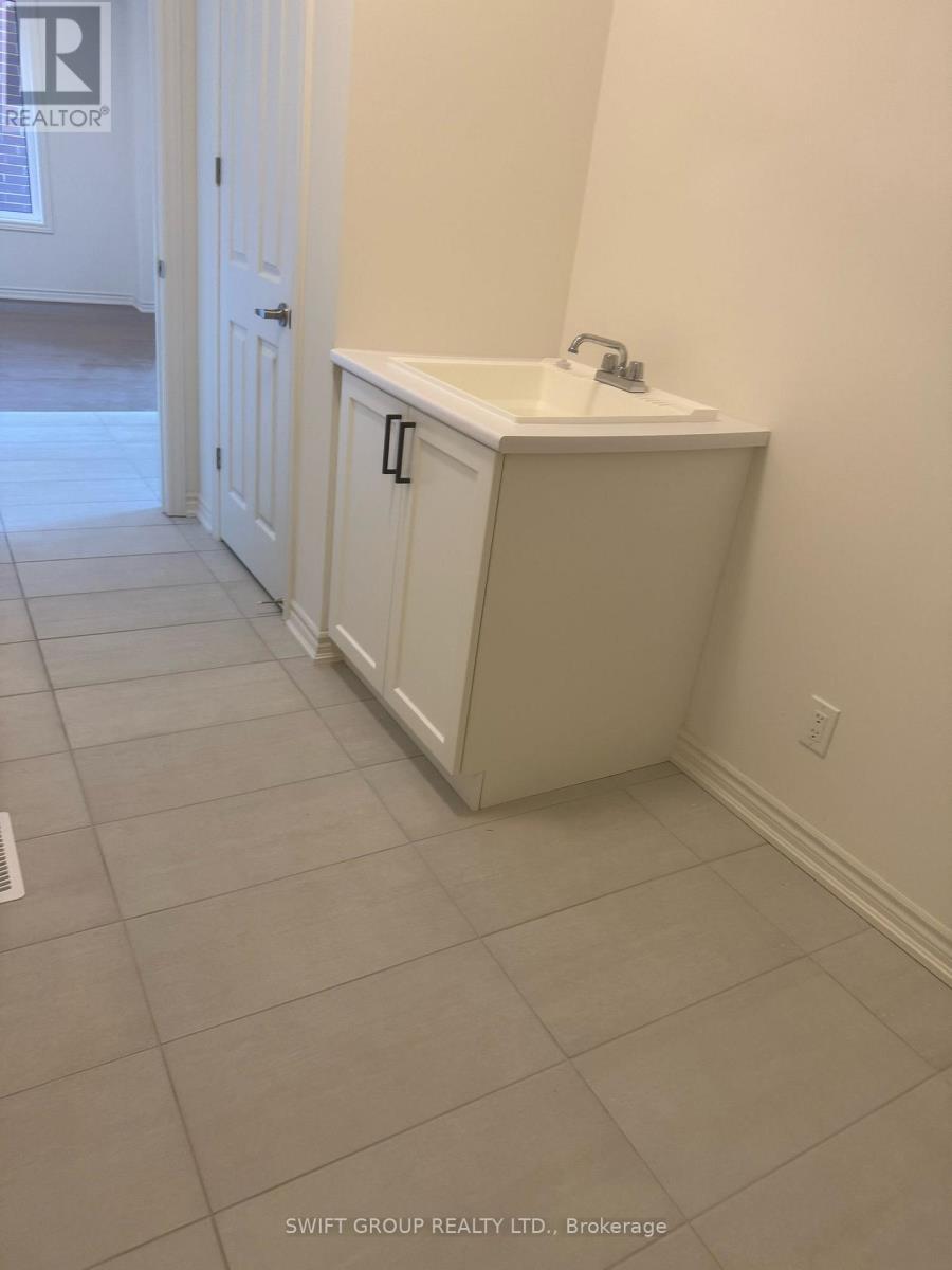 8 Bluebird Boulevard, Adjala-Tosorontio (Colgan), Ontario  L0G 1W0 - Photo 8 - N12816370