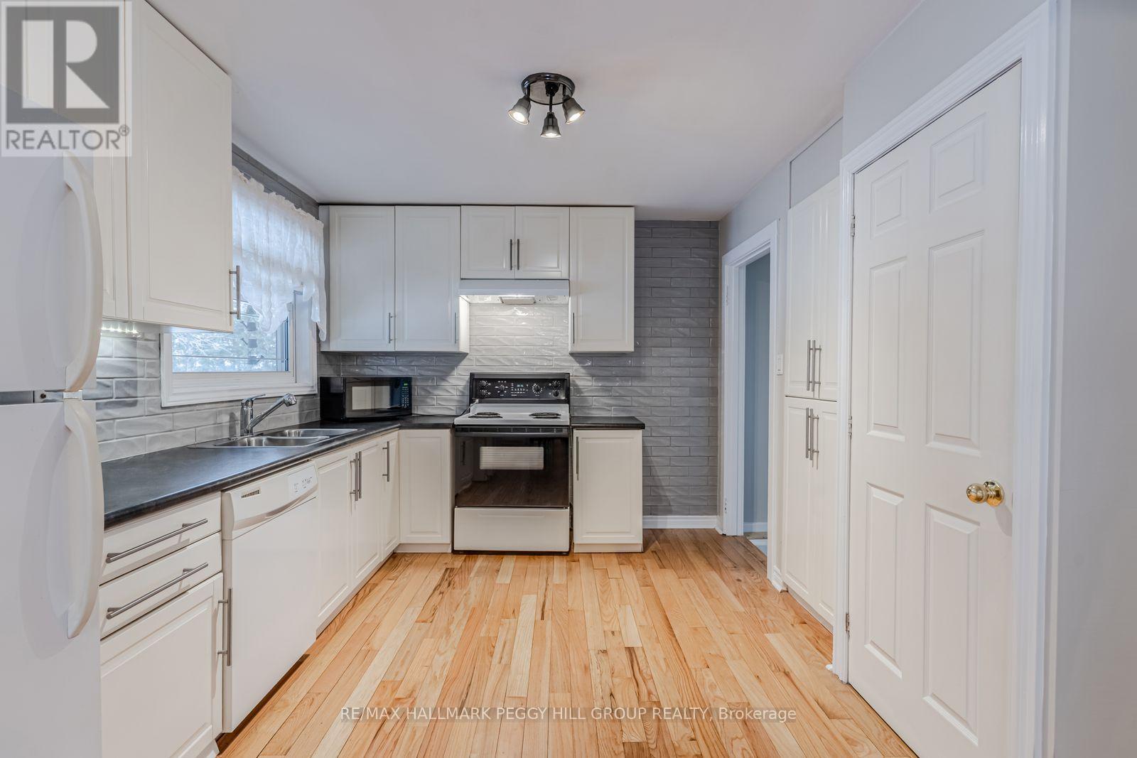 320 Palmer Street, Tay, Ontario  L0K 2C0 - Photo 4 - S12816274