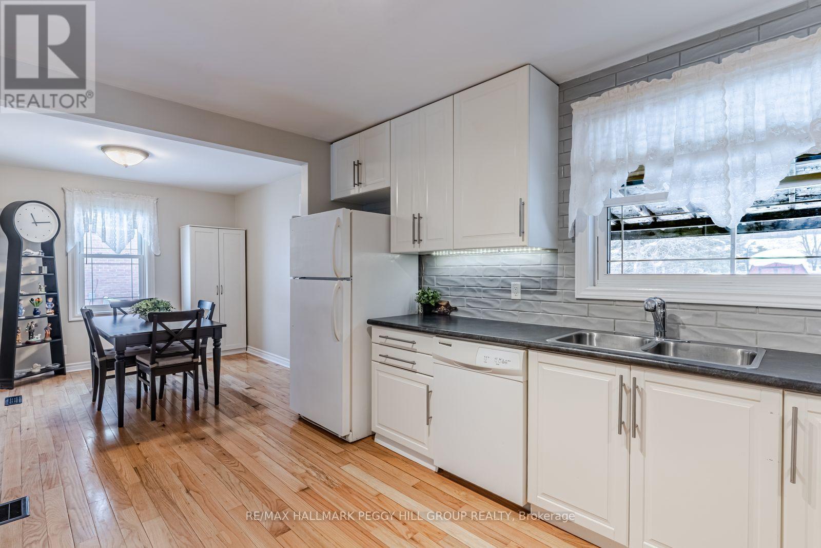 320 Palmer Street, Tay, Ontario  L0K 2C0 - Photo 5 - S12816274