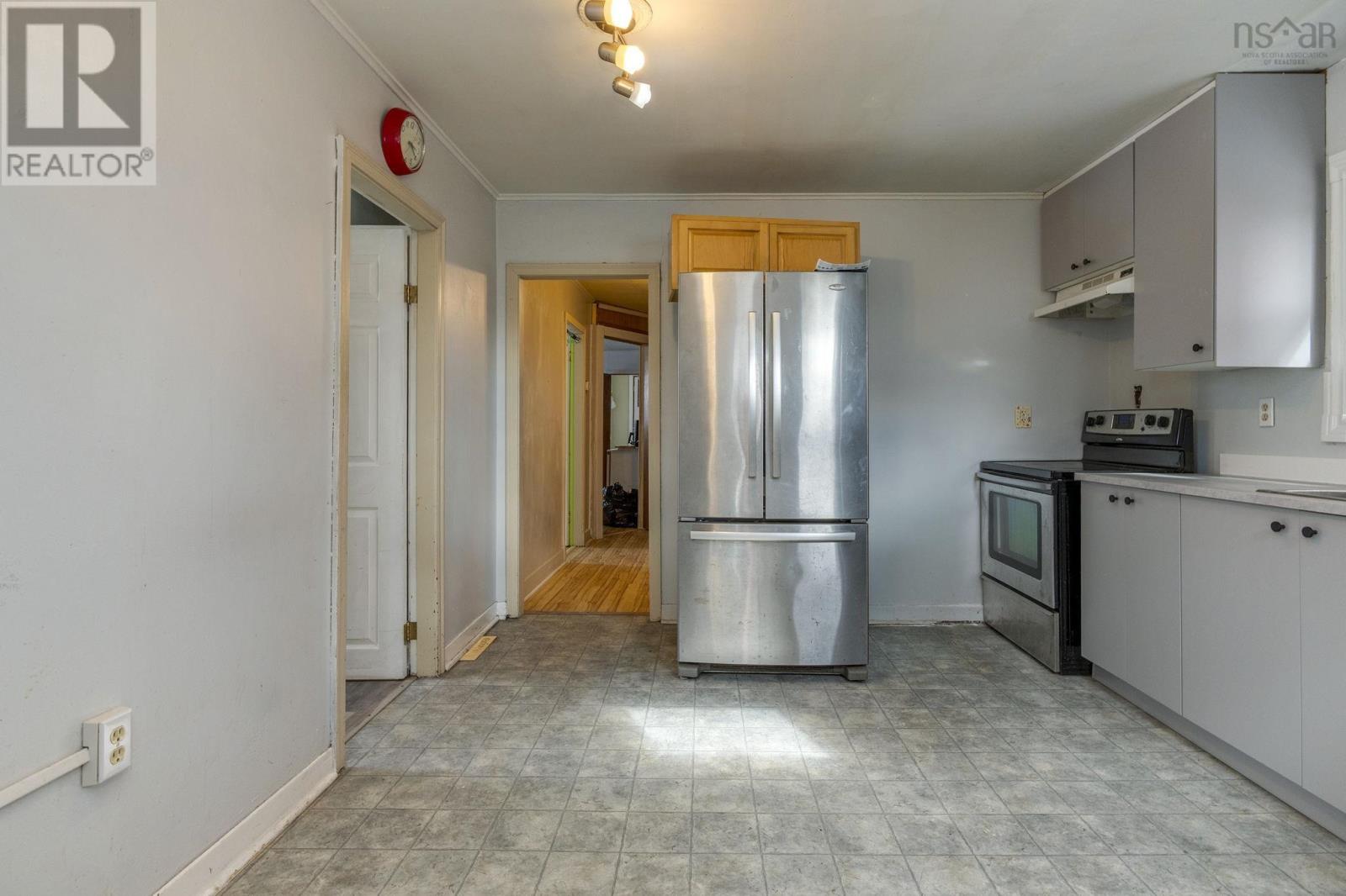 16 High Street, Dartmouth, Nova Scotia  B2W 1G7 - Photo 3 - 202603320