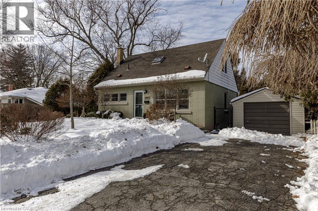 2067 Maplewood Drive, Burlington, Ontario  L7R 2C6 - Photo 2 - 40805859