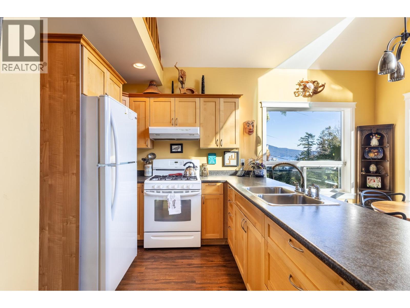 1051 Gower Point Road, Gibsons, British Columbia  V0N 1V3 - Photo 6 - R3092421