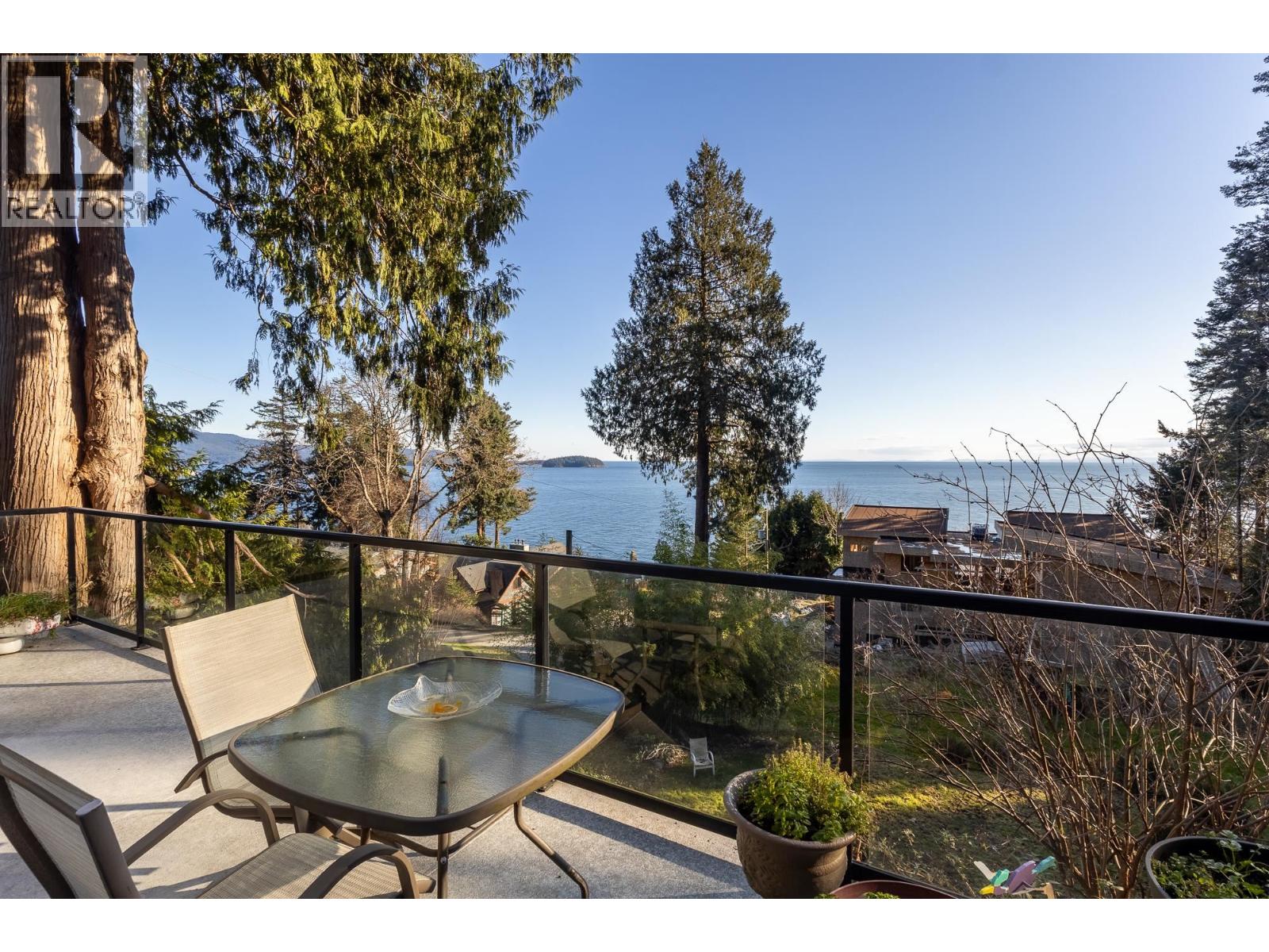 1051 Gower Point Road, Gibsons, British Columbia  V0N 1V3 - Photo 10 - R3092421