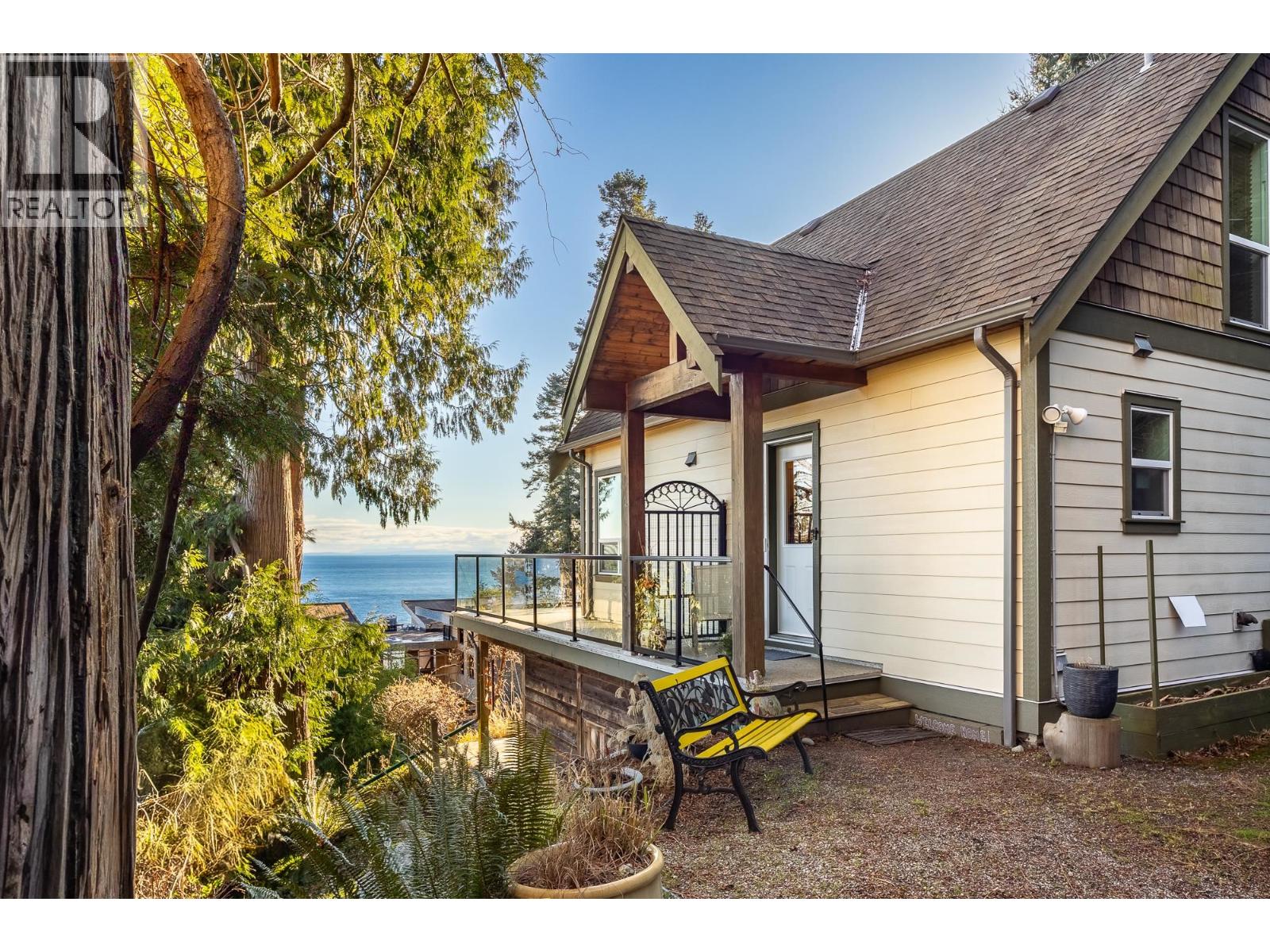 1051 Gower Point Road, Gibsons, British Columbia  V0N 1V3 - Photo 2 - R3092421