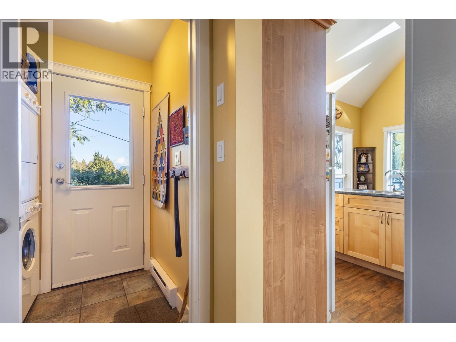 1051 Gower Point Road, Gibsons, British Columbia  V0N 1V3 - Photo 21 - R3092421