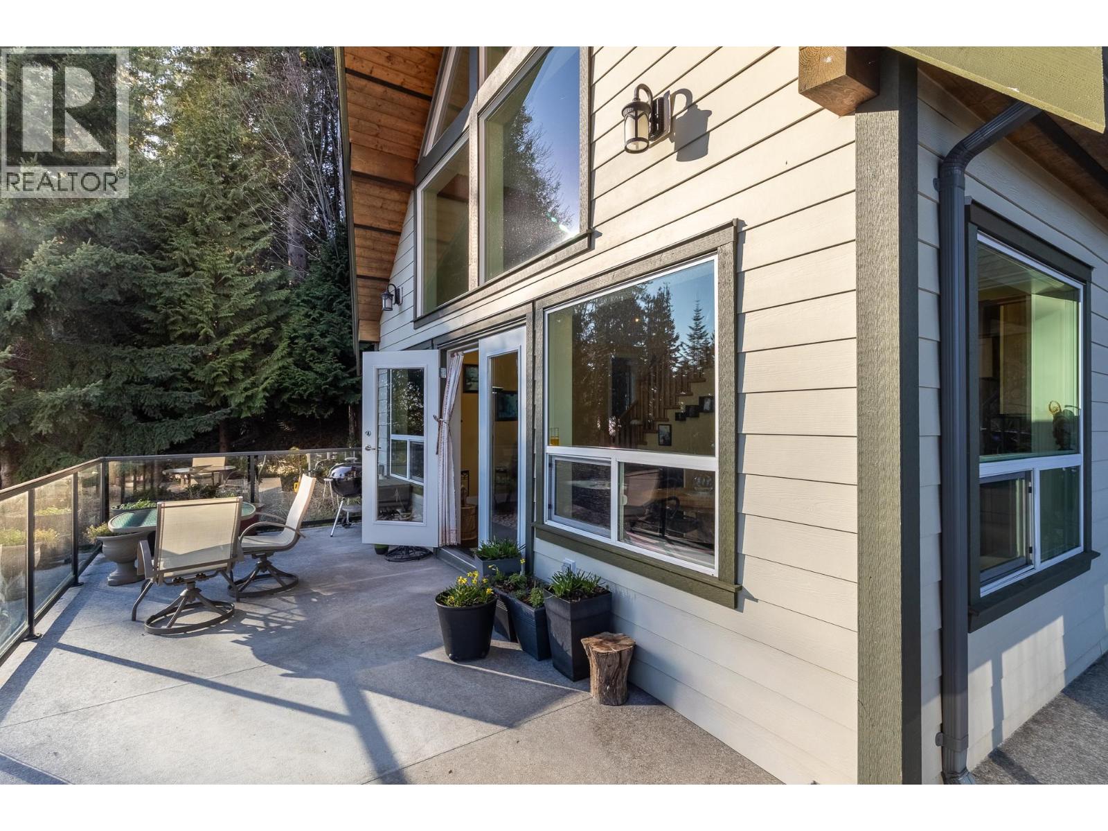 1051 Gower Point Road, Gibsons, British Columbia  V0N 1V3 - Photo 12 - R3092421