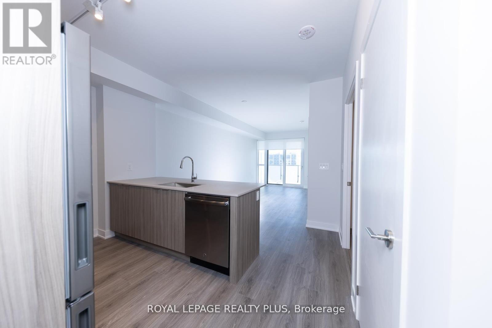 1710 - 430 Square One Drive, Mississauga, Ontario  L5B 0L6 - Photo 7 - W12816314