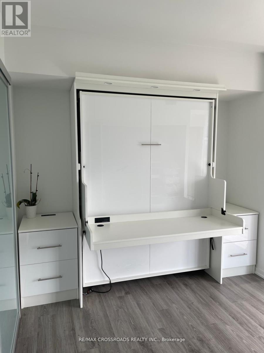 603 - 105 The Queensway Way, Toronto, Ontario  M6S 5B5 - Photo 16 - W12816318