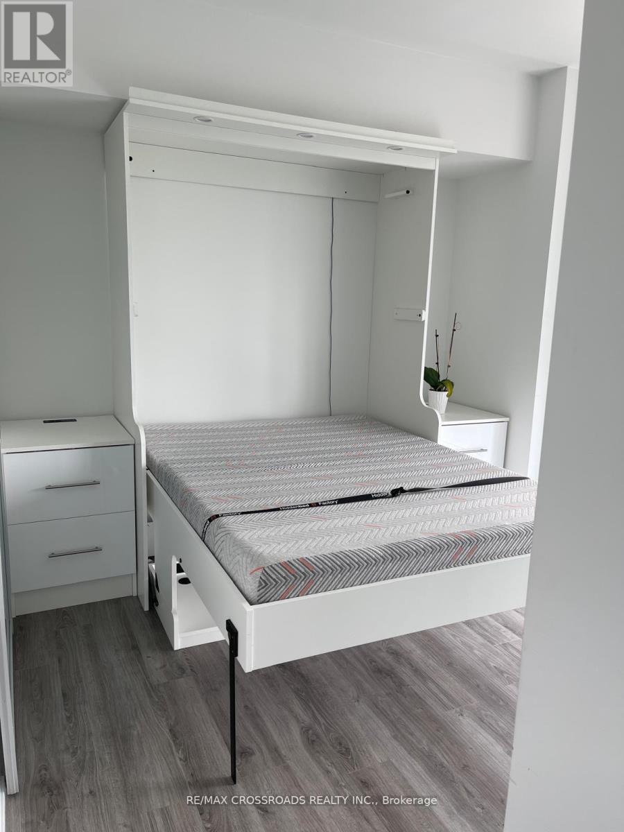 603 - 105 The Queensway Way, Toronto, Ontario  M6S 5B5 - Photo 17 - W12816318