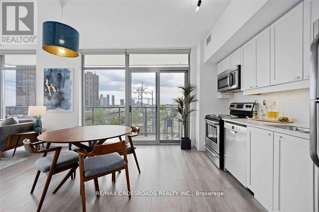 603 - 105 The Queensway Way, Toronto, Ontario  M6S 5B5 - Photo 2 - W12816318