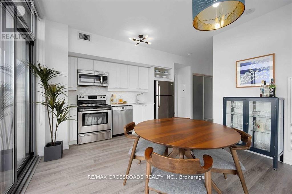 603 - 105 The Queensway Way, Toronto, Ontario  M6S 5B5 - Photo 8 - W12816318