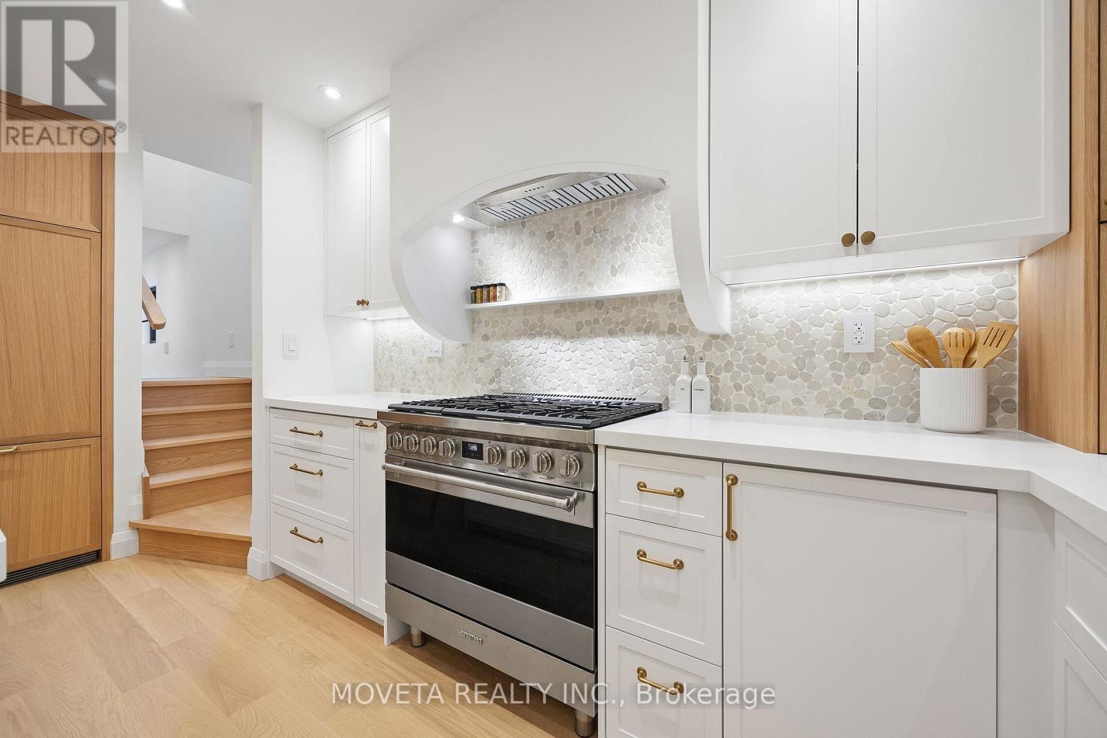 4 Mahoney Avenue, Toronto, Ontario  M6M 2H4 - Photo 16 - W12816320