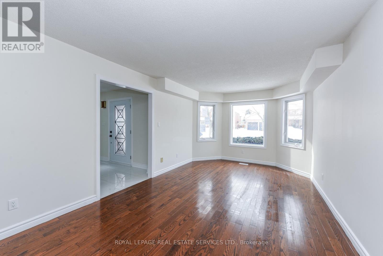 18 Tremont Court, Brampton, Ontario  L6Z 4C8 - Photo 5 - W12798422