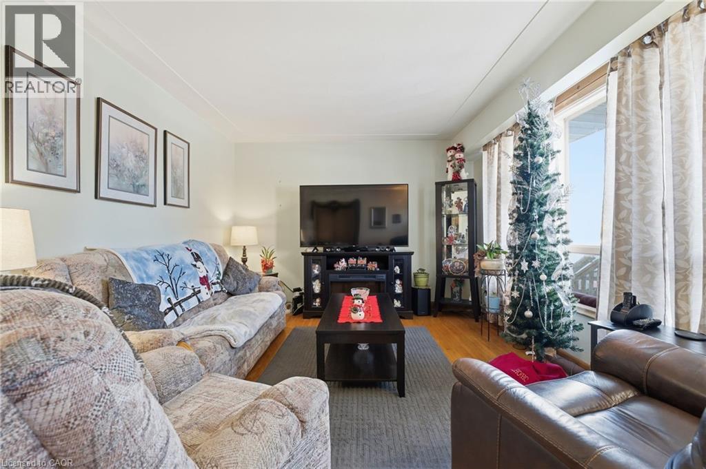 29 Leckie Avenue, Stoney Creek, Ontario  L8J 2S7 - Photo 7 - 40807414