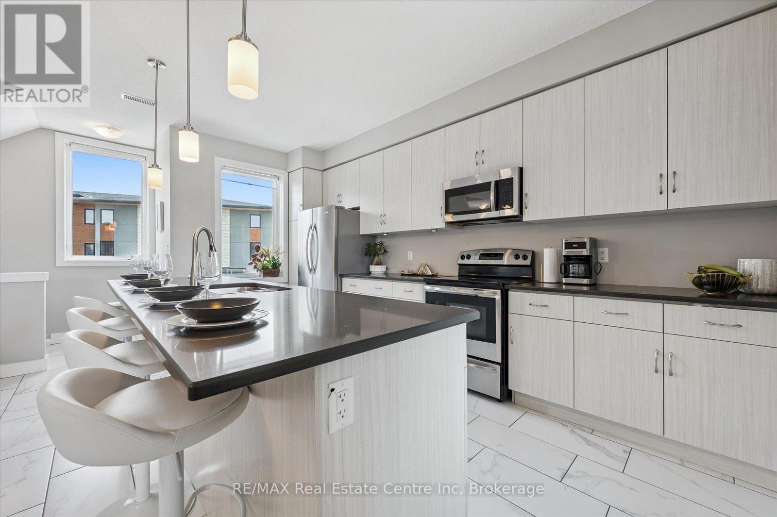 7 - 32 Arkell Road, Guelph (Kortright East), Ontario  N1L 0L4 - Photo 3 - X12816384