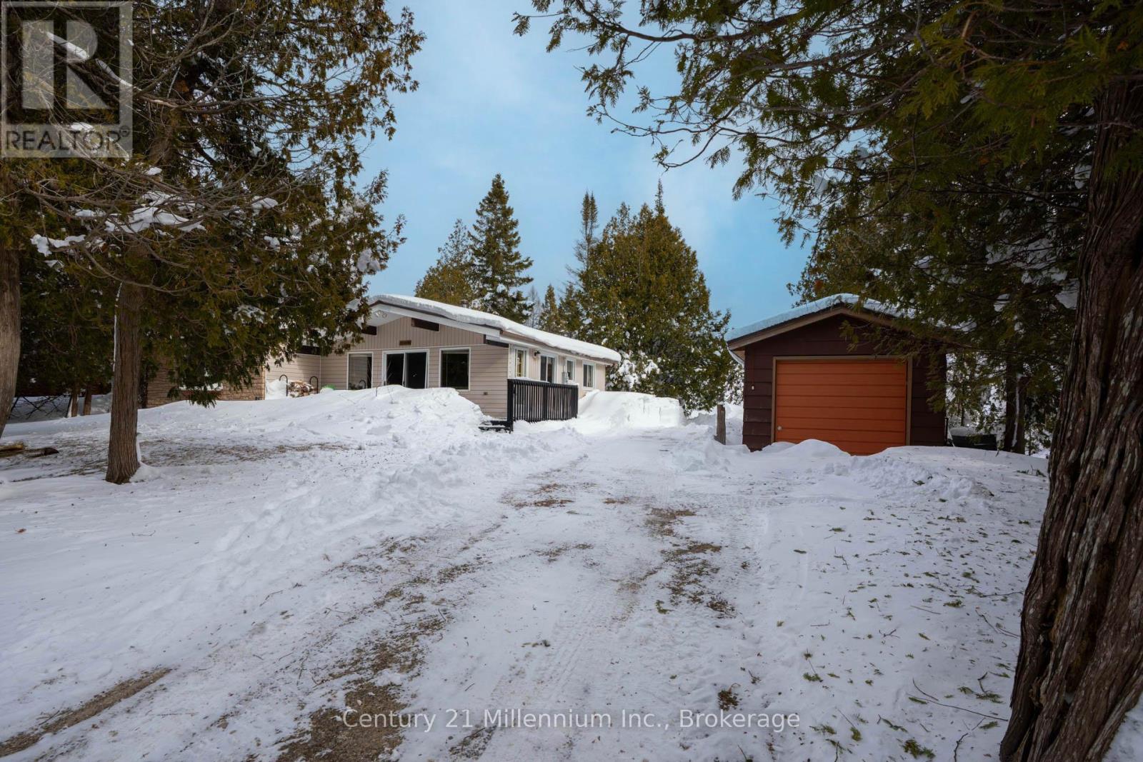 465 Shoreline Avenue, South Bruce Peninsula, Ontario  N0H 2T0 - Photo 2 - X12816496