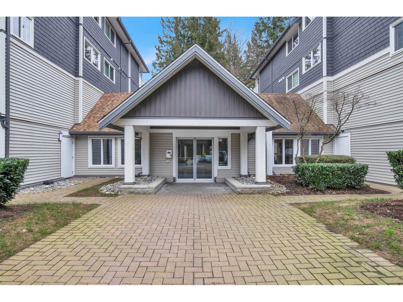215 9626 148 Street, Surrey, British Columbia  V3R 0W2 - Photo 2 - R3093117