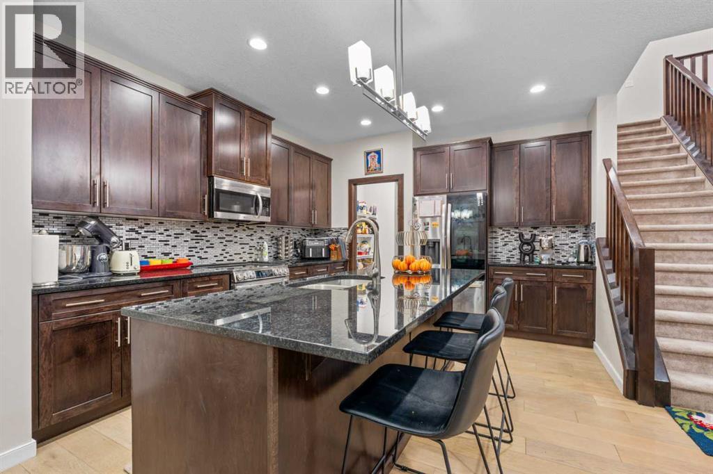 28 Panton Court Nw, Calgary, Alberta  T3K 0X2 - Photo 4 - A2280273