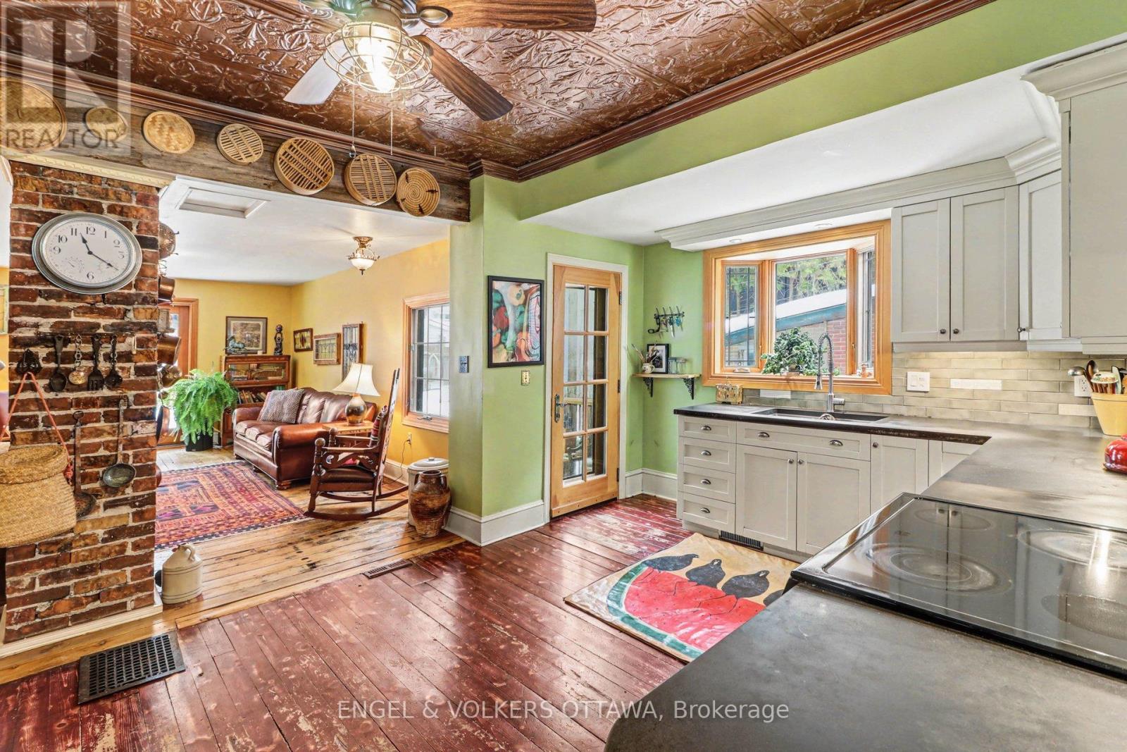 88 Pinhey Street, Ottawa, Ontario  K1Y 1T4 - Photo 12 - X12816460