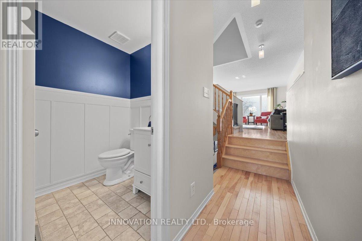 4 Sheppard's Glen Avenue, Ottawa, Ontario  K2M 2M7 - Photo 4 - X12816532