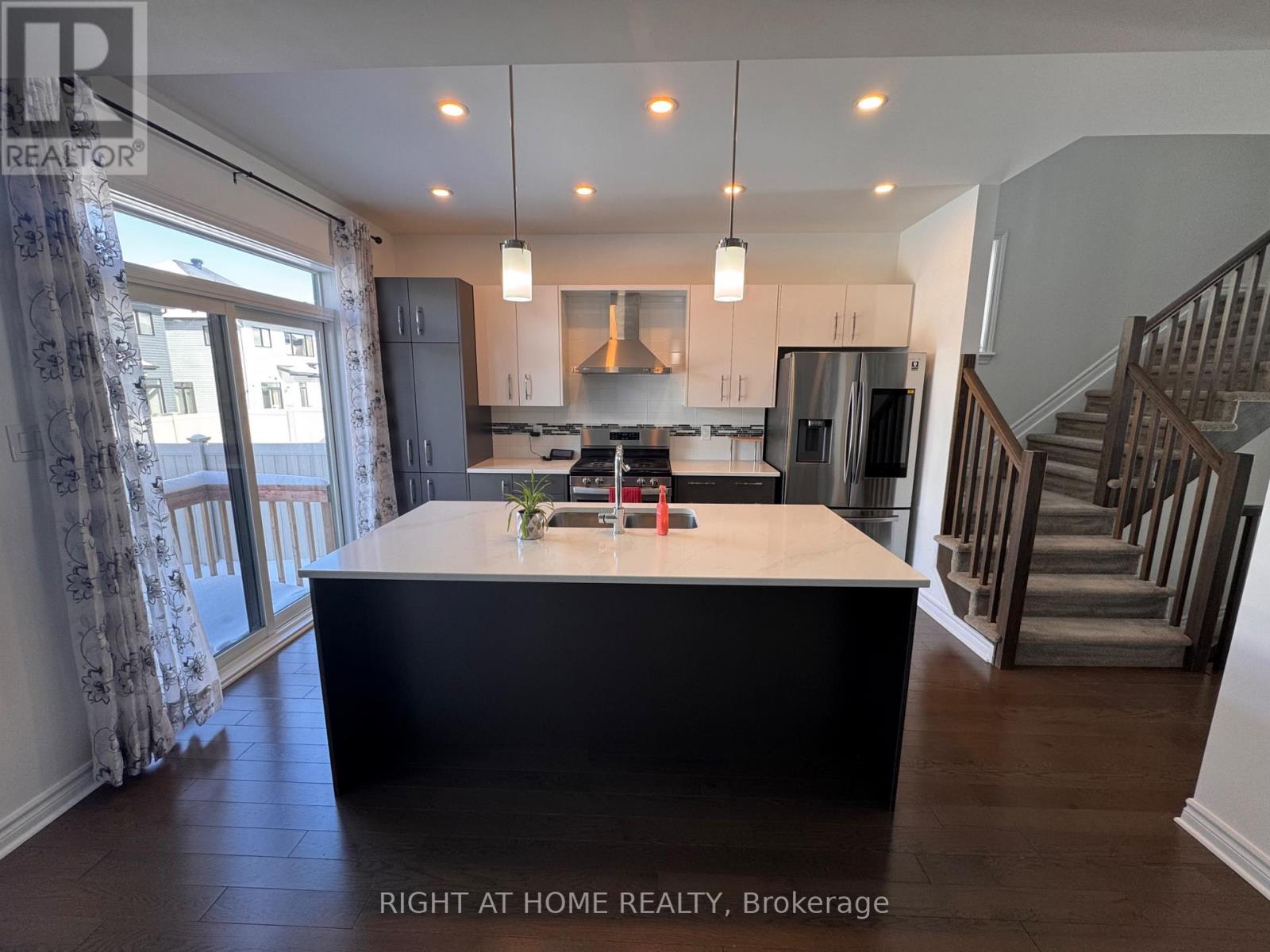 231 Osterley Way, Ottawa, Ontario  K2S 2P3 - Photo 6 - X12816540