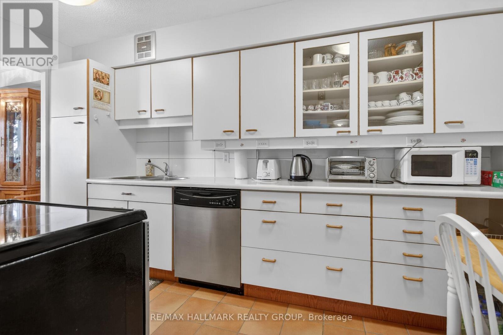 407 - 2400 Virginia Drive, Ottawa, Ontario  K1H 8L3 - Photo 15 - X12816586