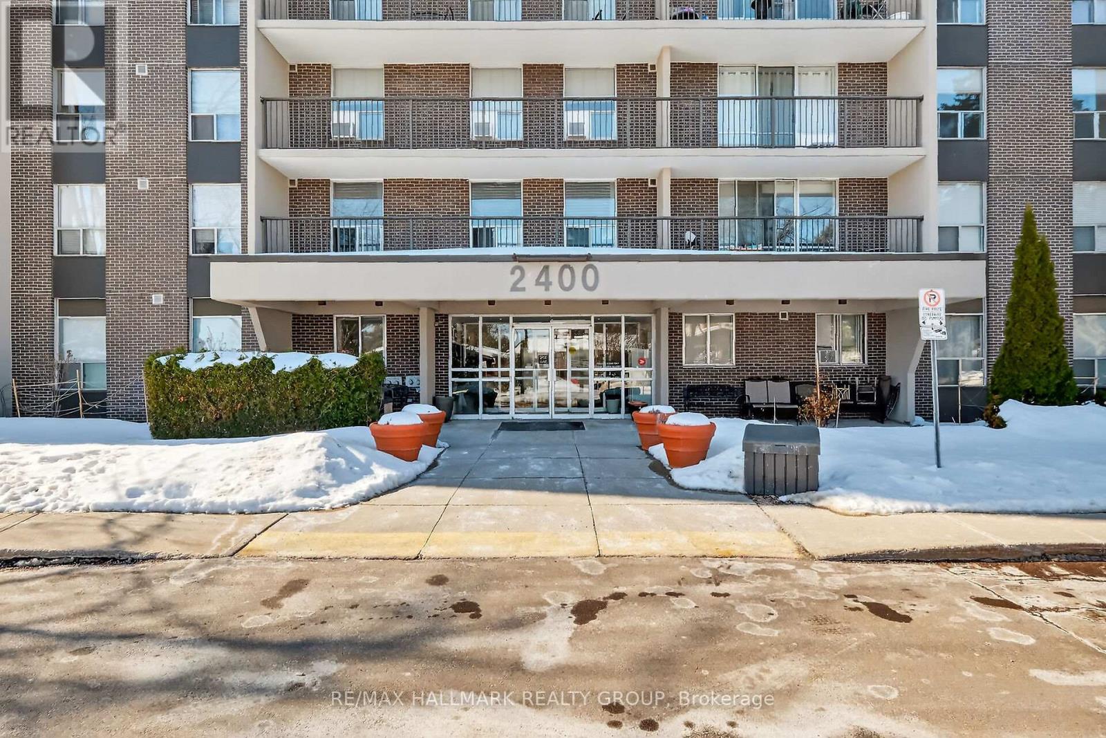 407 - 2400 Virginia Drive, Ottawa, Ontario  K1H 8L3 - Photo 2 - X12816586